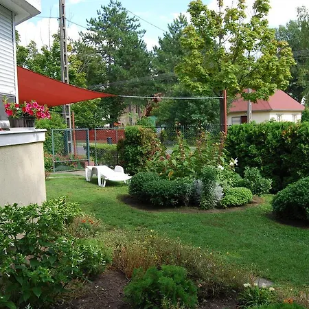 Vendeghaz - فندق مبيت وإفطار 3*