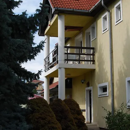 Bed and breakfast Panzió -