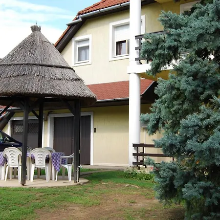 Vendeghaz - فندق مبيت وإفطار شيوفوك