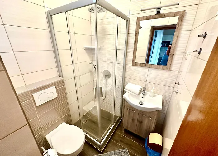 Vendeghaz - שיופוק