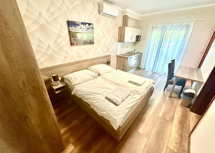 Vendeghaz - 3* שיופוק