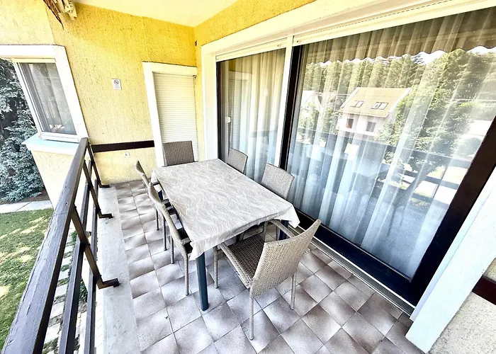 Vendeghaz - שיופוק