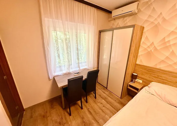 לינה וארוחת בוקר Vendeghaz - 3*