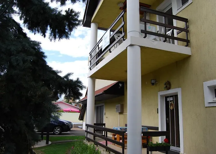 לינה וארוחת בוקר Vendeghaz - שיופוק